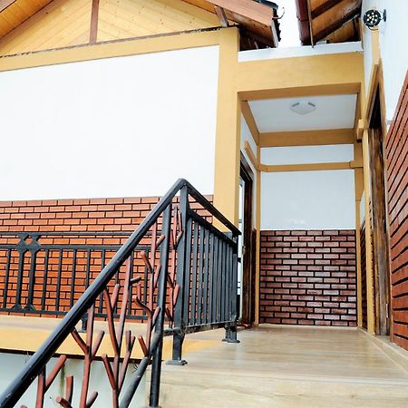 Woodycrest Hotel Trincomalee Buitenkant foto