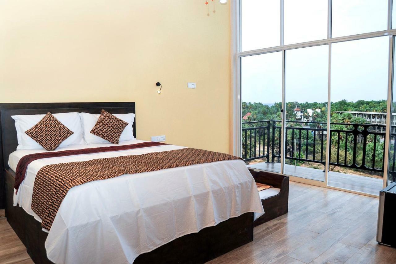 Woodycrest Hotel Trincomalee Buitenkant foto
