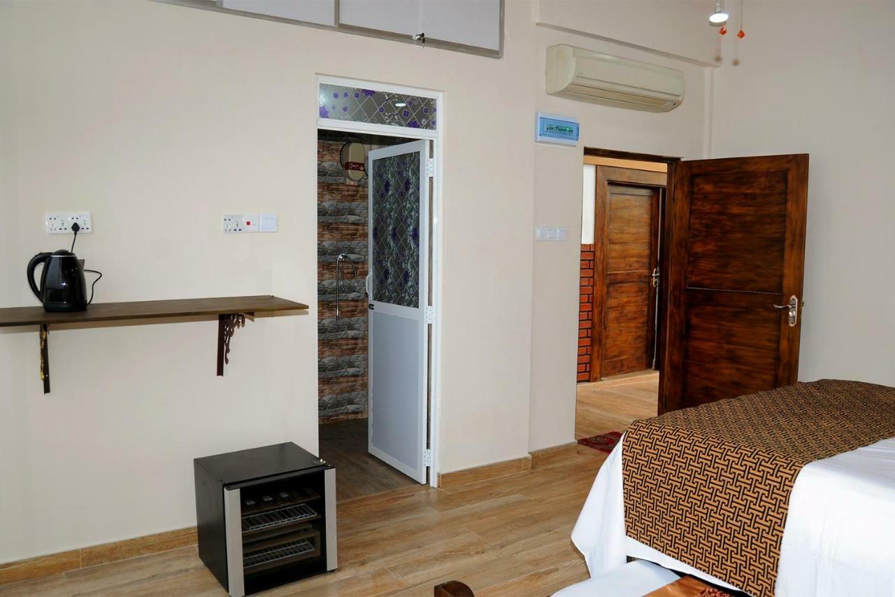 Woodycrest Hotel Trincomalee Buitenkant foto
