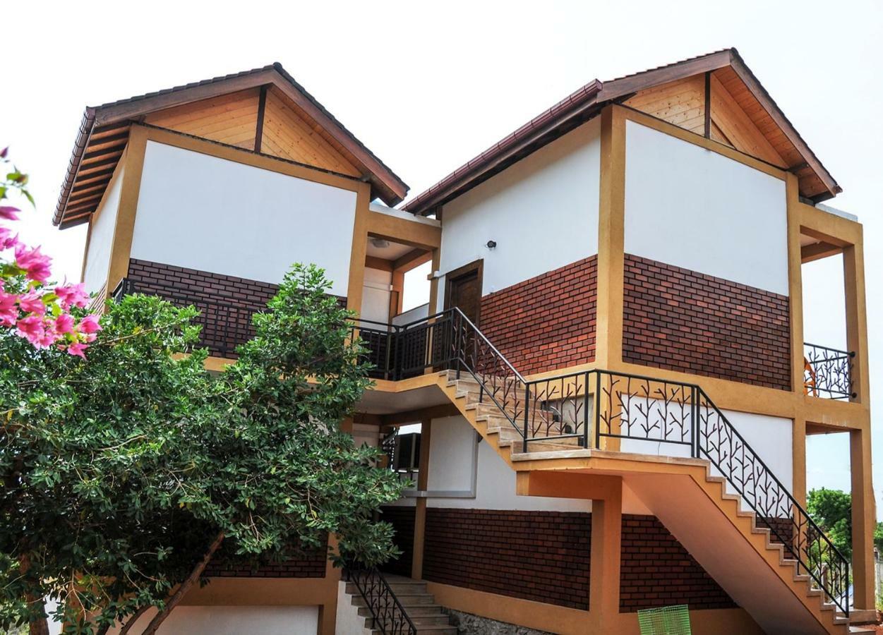 Woodycrest Hotel Trincomalee Buitenkant foto